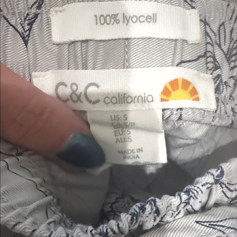 C&C California Floral Print Pants - Gray and White - Picture 8 of 9
